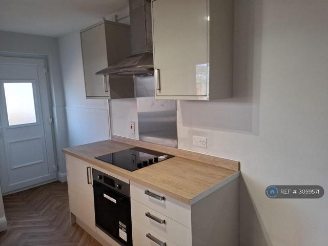 Macaulay St, Grimsby, DN31 3 bed terraced house to rent £690 pcm £159 pw