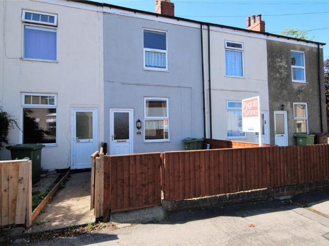 Macaulay Street, Grimsby, North East. 2 bed terraced house to rent £575 pcm £133 pw