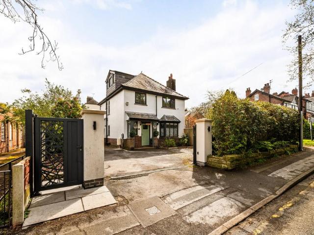 Macclesfield Road, Macclesfield, SK10 4 bed detached house to rent £3,400 pcm £785 pw