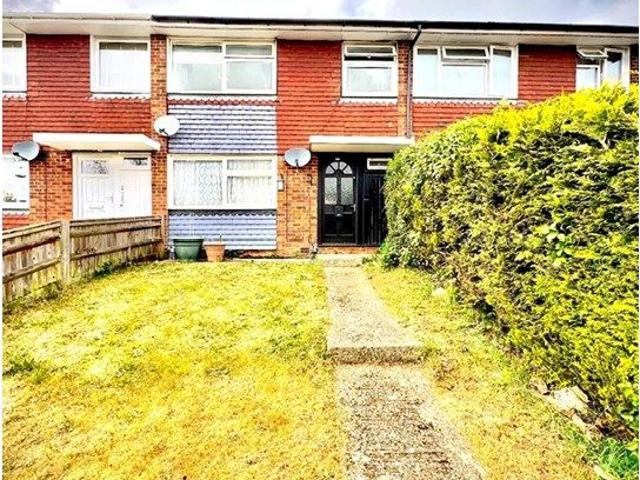 Macdonald Road, Farnham GU9, 4 bed terraced house to rent, £1,975 pcm | PrimeLocation