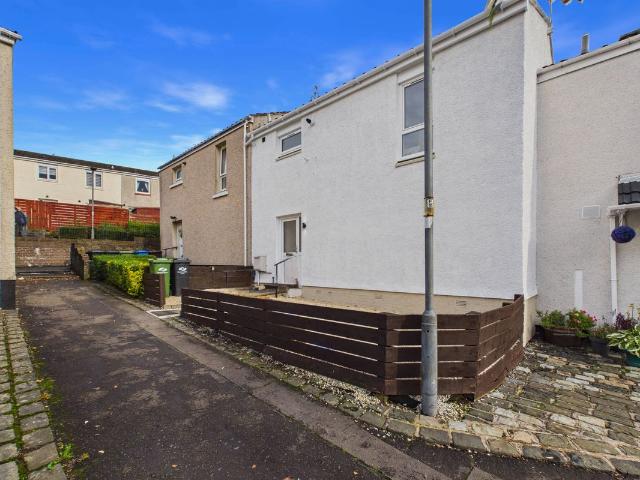 Macduff, Erskine PA8, 2 bed terraced house to rent, £1,195 pcm | PrimeLocation