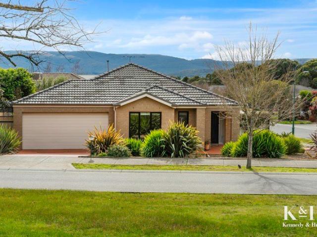 Macedon Ranges Views, Superb Family Living