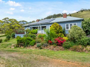 Macedon Ranges Country Lifestyle on 47 Acres Just 10 Minutes from Lancefield