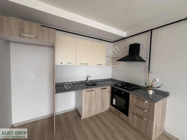 #macera Park Önü Anayola Yakın İskanlı Satılık 2+1 Daire