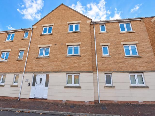 Macfarlane Chase, Weston Super Mare BS23, 2 bed flat to rent, £1,050 pcm | PrimeLocation