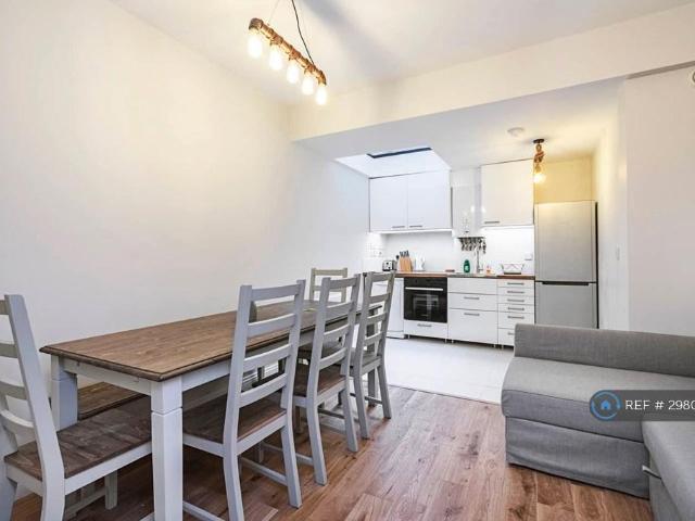 Macfarlane Road, London, W12 3 bed maisonette to rent £3,890 pcm £898 pw