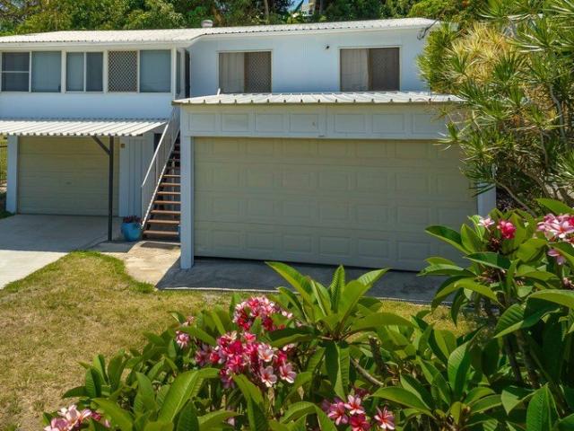 MACKAY COASTAL, LOWSET HOUSE, BREEZY LIVING AT THE POINT