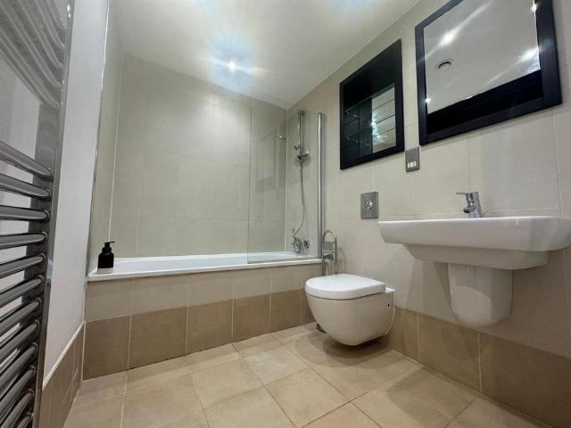 Mackenzie House, Chadwick Street. 2 bed apartment to rent £1,125 pcm £260 pw
