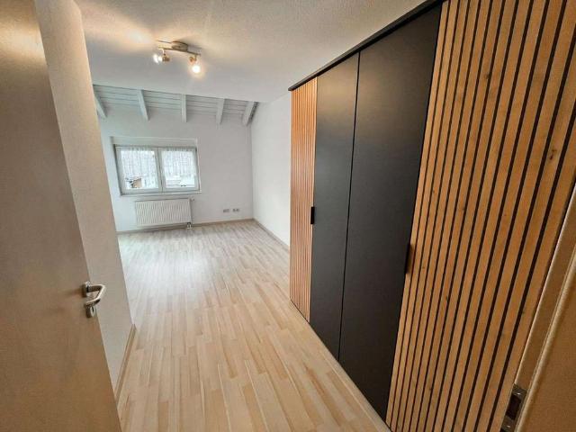 Mackenbach, EFH mit 5 ZKB, Gäste WC, 2 Stellplätzen, Garten in Top Lage!