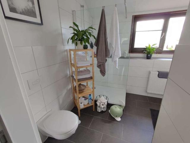 Mackenbach Freistehendes EFH, 4 Zimmer, 1,5 Bäder, Einbauküche, Garten, Garage, Stellplatz
