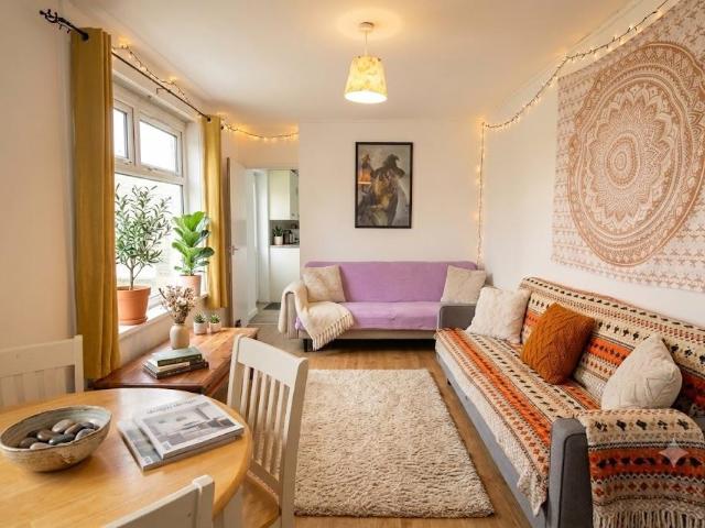 Mackintosh Place, Cardiff CF24 5 bed terraced house to rent £2,400 pcm £554 pw