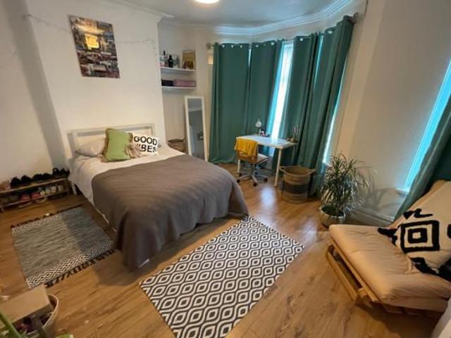 Mackintosh Place, Cardiff CF24 5 bed house to rent £2,800 pcm £646 pw