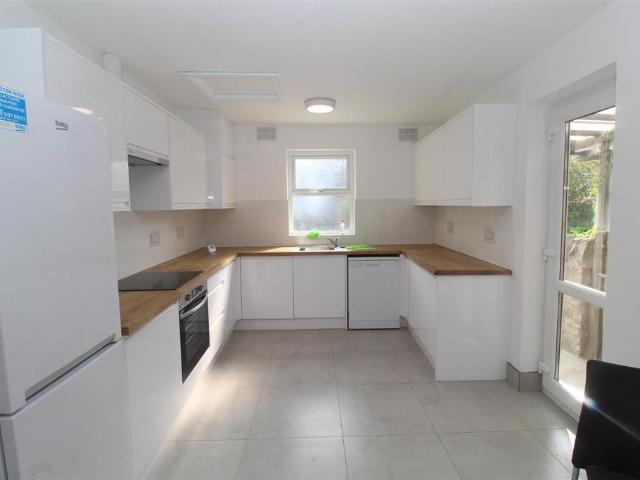 Mackintosh Place, Cardiff CF24 7 bed house to rent £3,500 pcm £808 pw