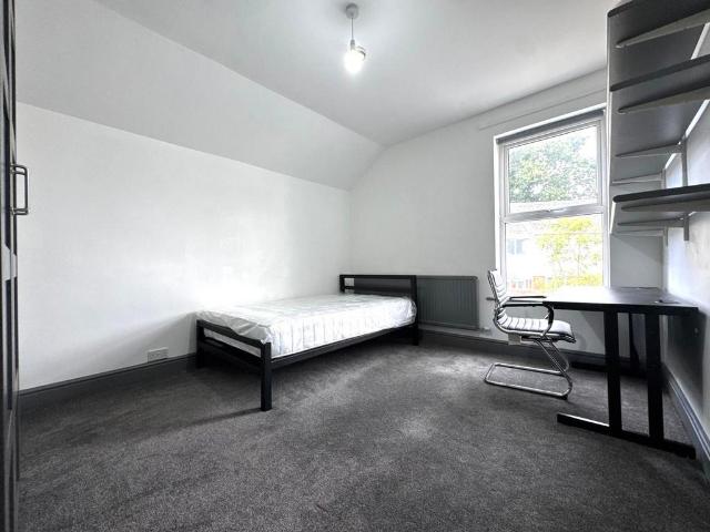 Mackintosh Place, Cardiff, CF24 1 bed terraced house to rent £575 pcm £133 pw