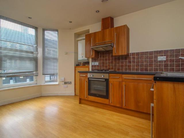 Mackintosh Place, Cardiff CF24 1 bed flat to rent £830 pcm £192 pw