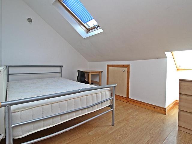 Mackintosh Place, Cardiff CF24 2 bed flat to rent £1,100 pcm £254 pw
