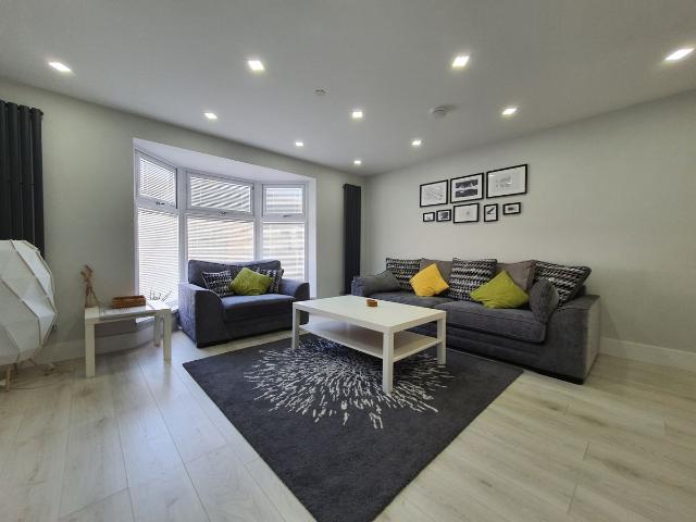 Mackintosh Place, Roath, Cardiff CF24, 2 bed flat to rent, £1,350 pcm | PrimeLocation