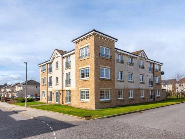 Mackie Place, Top Floor, Westhill, AB32 2 bed flat to rent £895 pcm £207 pw