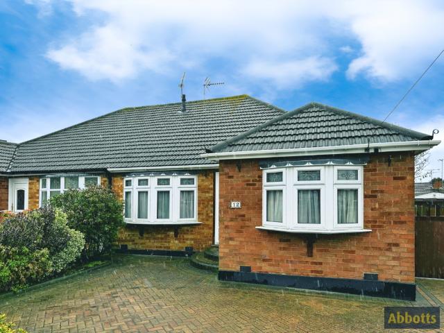 Macmurdo Road, Leigh on Sea, SS9 3 bed semi detached bungalow to rent £1,800 pcm £415 pw