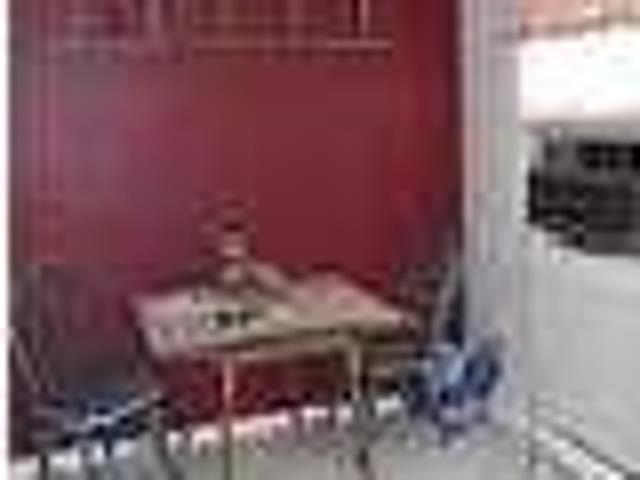 Macomb This spacious two bedroom suite includes an eat in kitchen. $630/mo