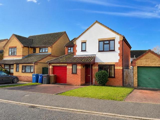 Macpherson Robertson Way, Mildenhall. 4 bed detached house to rent £1,515 pcm £350 pw