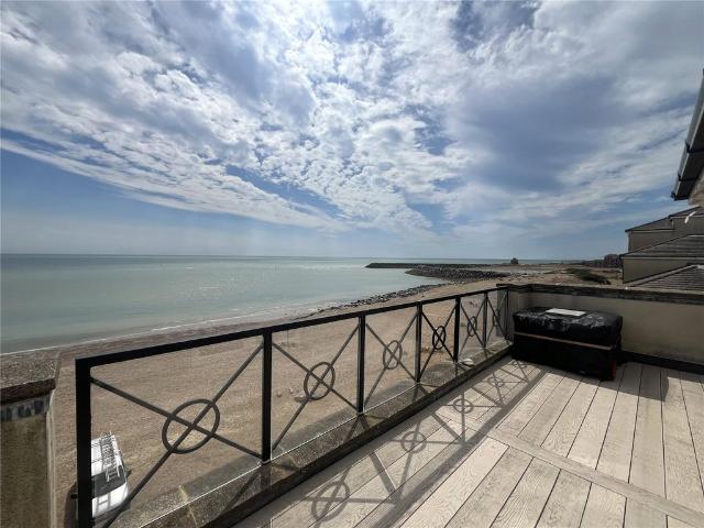 Macquarie Quay, Eastbourne, East. 3 bed flat to rent £1,700 pcm £392 pw