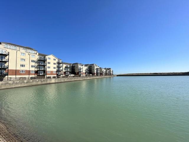 Macquarie Quay, Eastbourne, East. 2 bed flat to rent £1,300 pcm £300 pw