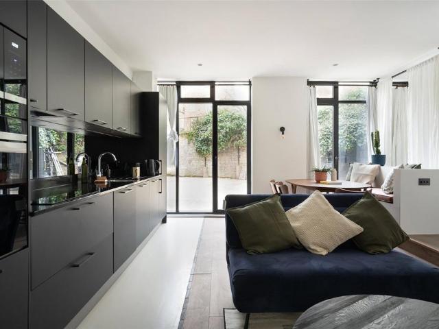 Macroom Road, London, W9 1 bed apartment to rent £2,396 pcm £553 pw