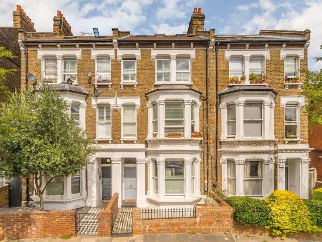 Macroom Road, London W9 3 bed flat to rent £3,750 pcm £865 pw