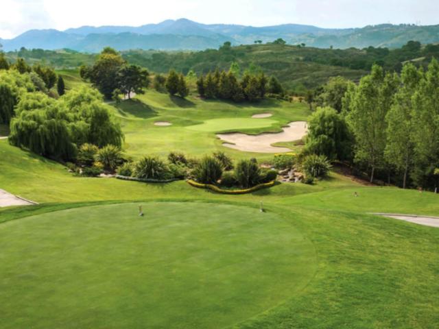 Macrolote comercial 5,338 m2 en residencial con campo de golf, venta Estado de Mexico