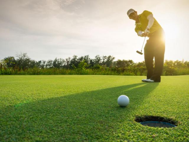 Macrolote comercial 5,702 m2, en residencial con campo de golf, venta Estado de Mexico