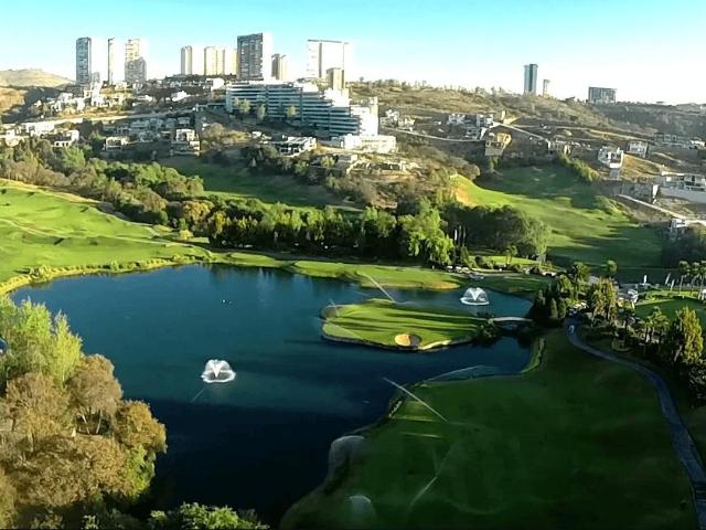 Macrolote comercial 7,332 m2 en residencial con campo de golf, venta Estado de Mexico