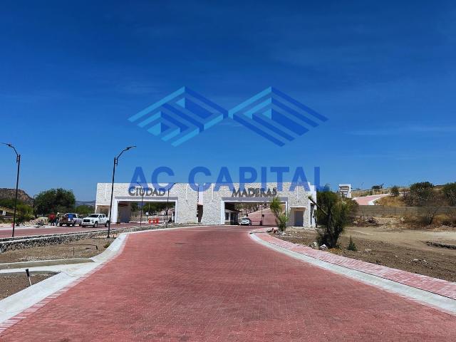Macrolote mixto urbanizado en venta dentro de Ciudad Maderas San Miguel de Allende