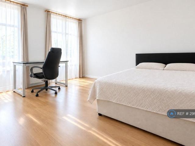 Maddams Street, London, E3 3 bed flat to rent £2,550 pcm £588 pw