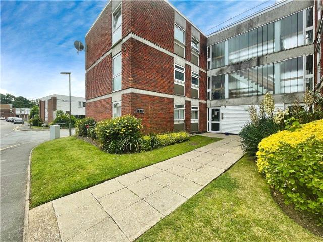 Madeira Crescent, West Byfleet, Surrey KT14, 2 bed flat to rent, £1,650 pcm | PrimeLocation