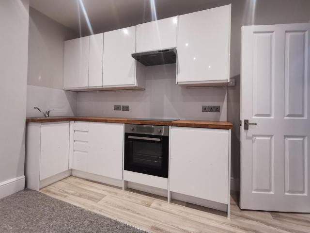 Madeira Park, Tunbridge Wells, TN2 1 bed flat to rent £925 pcm £213 pw