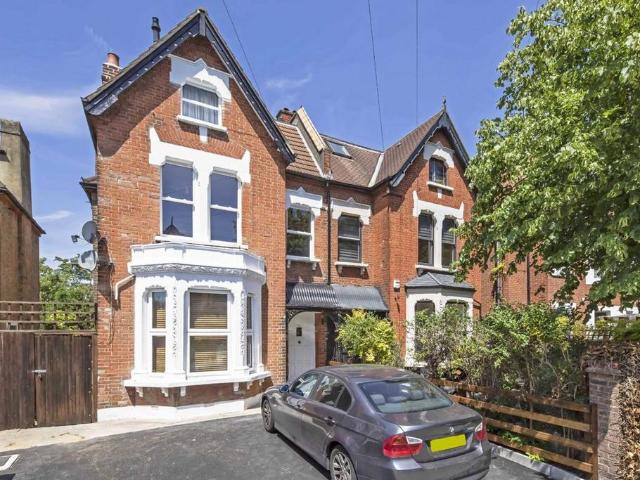 Madeira Road, London SW16 2 bed flat to rent £2,050 pcm £473 pw