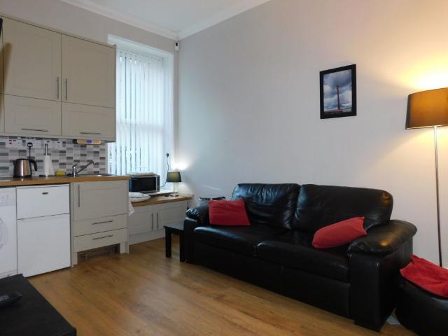 Madeira Street, Edinburgh, EH6 4AL