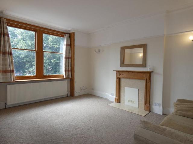 Madeley Road, Ealing 3 bed flat to rent £2,850 pcm £658 pw