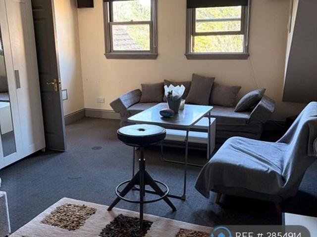 Madeley Road, London, W5 Studio to rent £1,375 pcm £317 pw