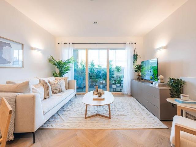 Madeleine Court, North Acton, Acton, W3 3 bed flat to rent £3,375 pcm £779 pw
