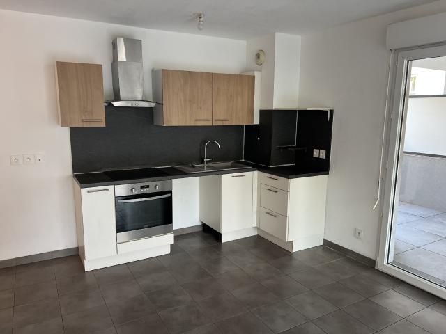 MADELEINE Carré 131: Location VIDE 3 pièces 63m2 Terrasse 18m2 Jardinet 25m2 Double Parkings
