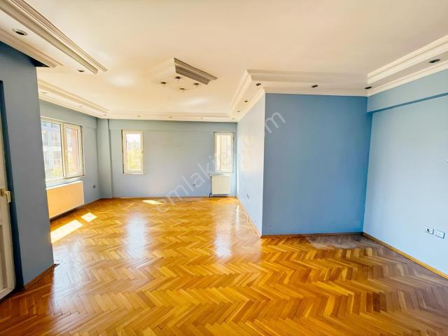 Madenler Yeşilkuşak Sitede 3+1 125 M2 3 Kat Metro Ya Yakın