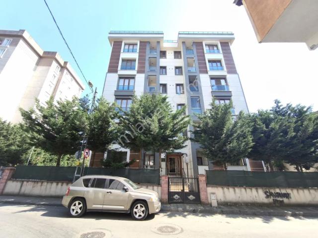 Madenler Metroya Yürüme Otoparklı Balkonlu 2.5+1 Kiralık