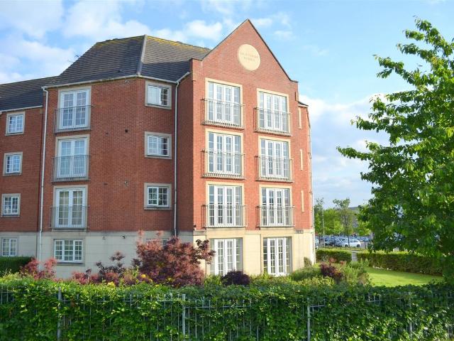 Madison Avenue, Brierley Hill DY5, 2 bed flat to rent, £900 pcm | PrimeLocation