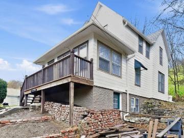 Madison Tri Plex 2 Bedroom Apartment for Rent at 713 Madison Ave, Council Bluffs, IA 51503