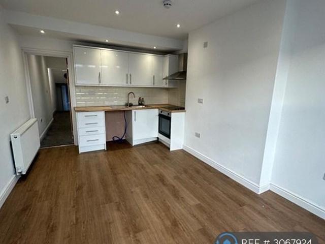 Madoc St, Llandudno, LL30 1 bed flat to rent £650 pcm £150 pw