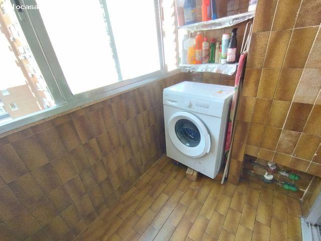 Madrid. Barrio Begoña. se alquila piso sin muebles 3 habitaciones, 2 baños terraza cocina independi