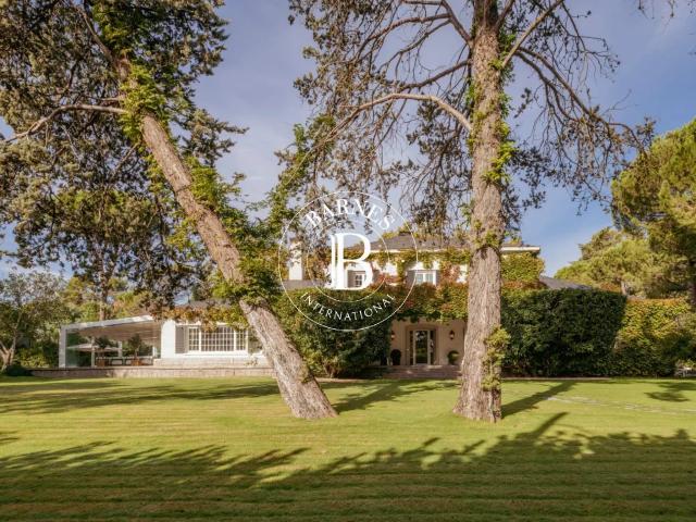 Madrid – Moncloa / La Florida – Chalet reformado de 5 suites – Jardín, piscina y zona wellness