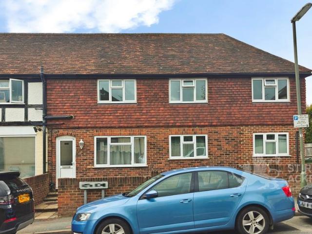 Madrid Road, Guildford, Surrey, GU2 2 bed apartment to rent £1,600 pcm £369 pw